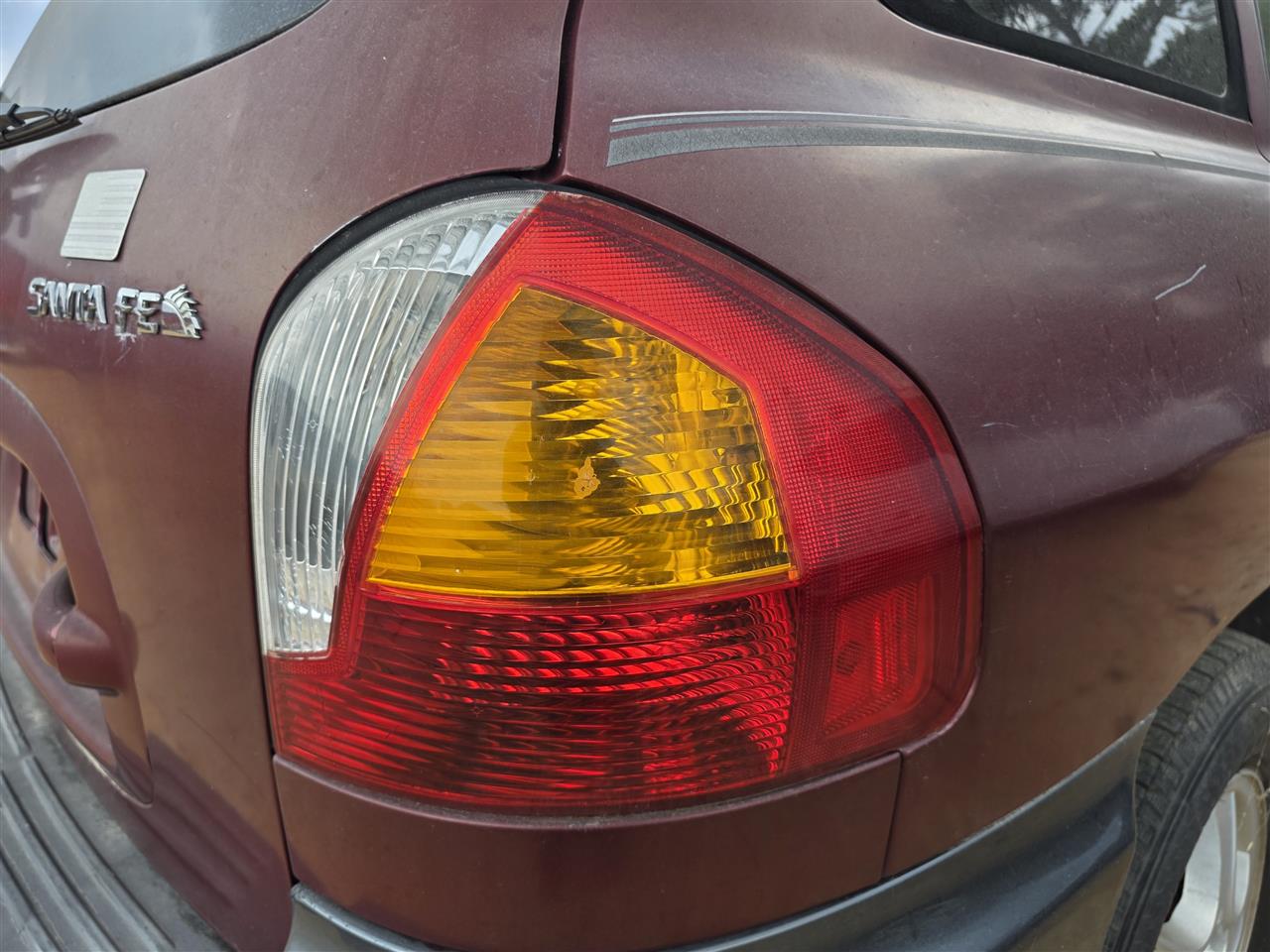 2001 2002 2003 2004 Hyundai Santa FE Passenger Side Right Tail Light Lamp Assembly quarter mounted R