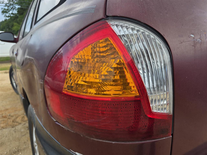 2001 2002 2003 2004 Hyundai Santa FE Driver Side Left Tail Light Lamp Assembly quarter mounted L