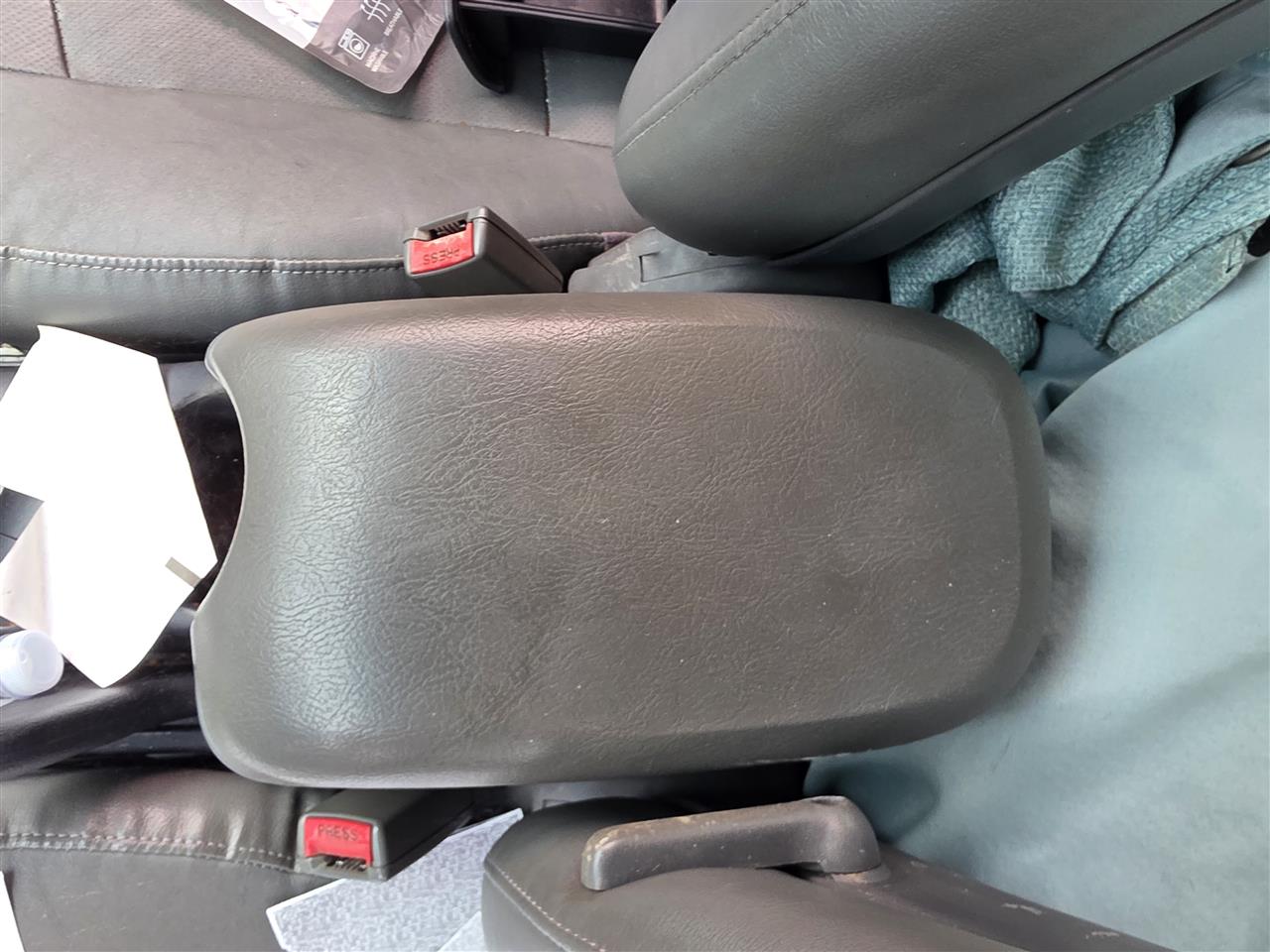 2001 2002 2003 2004 Hyundai Santa FE Console Front floor