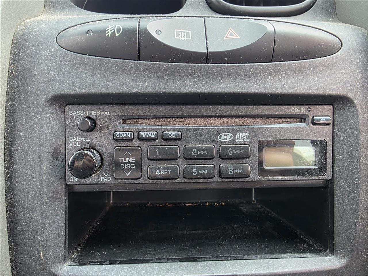 2001 thru 2006 Hyundai Santa FE Radio Stereo Audio Head Unit