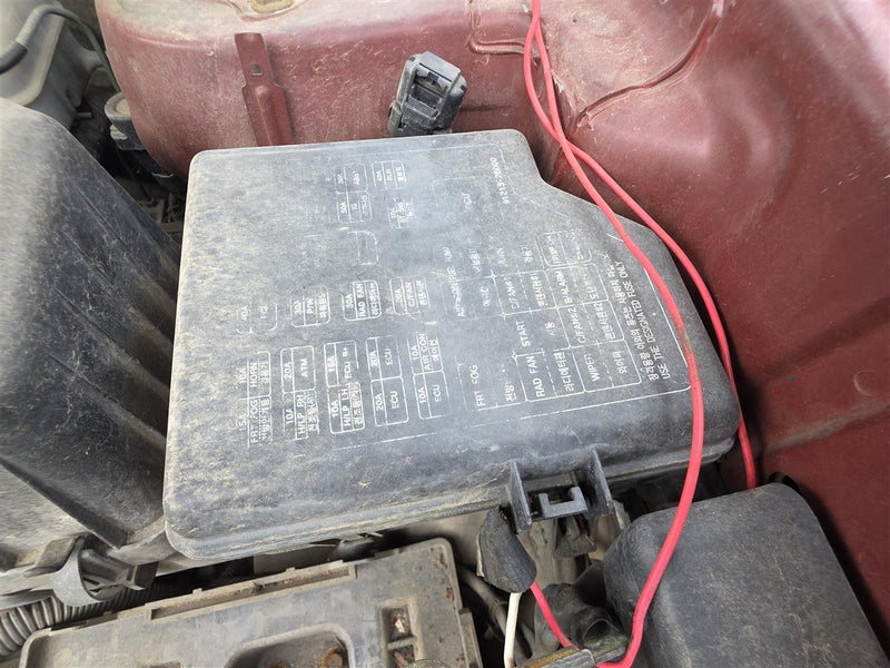 2001 thru 2006 Hyundai Santa FE Engine Bay Fuse Box Relay Panel compartment with ABS