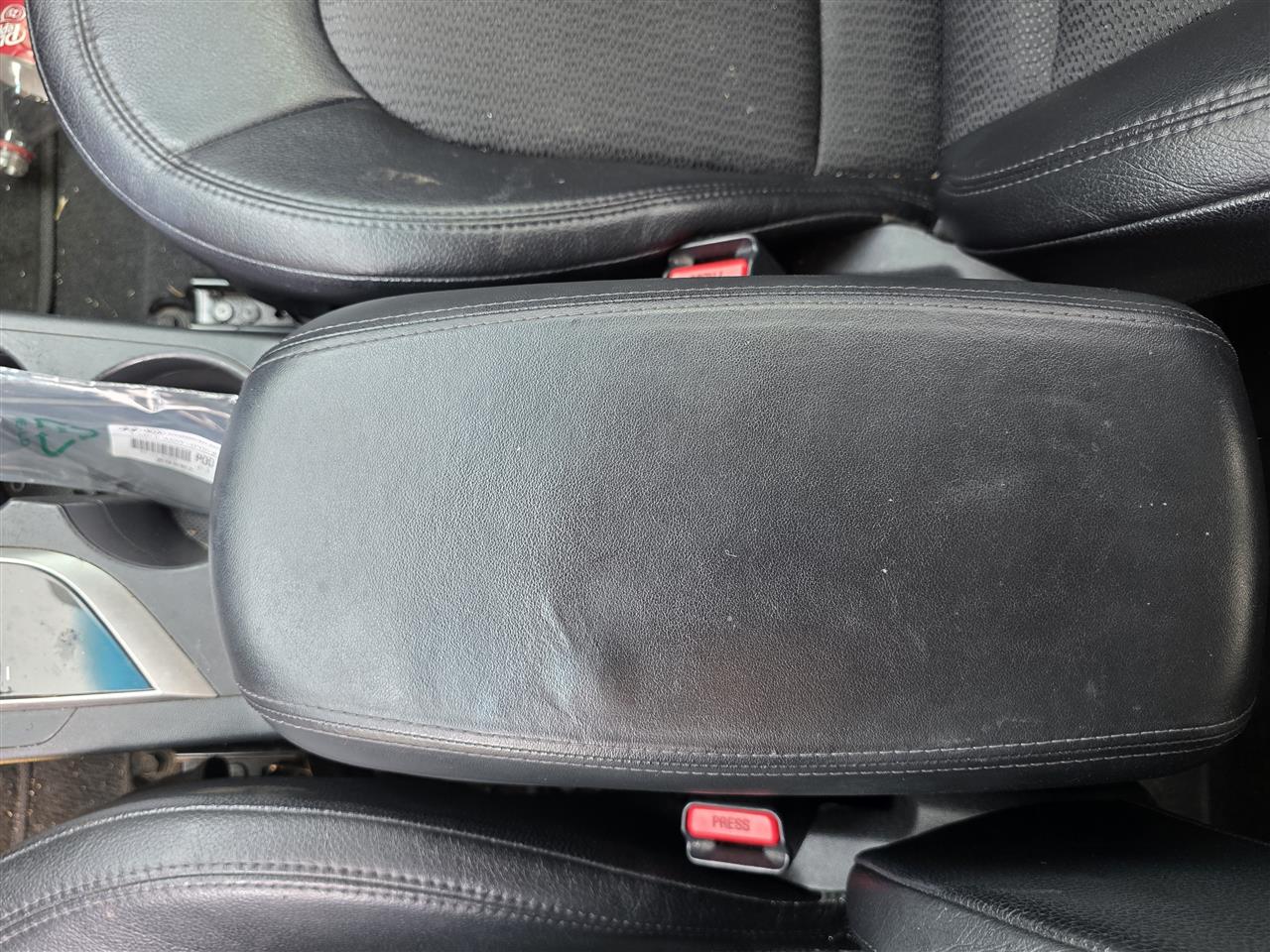2010 2011 2012 2013 Hyundai Tucson Console Front floor AT