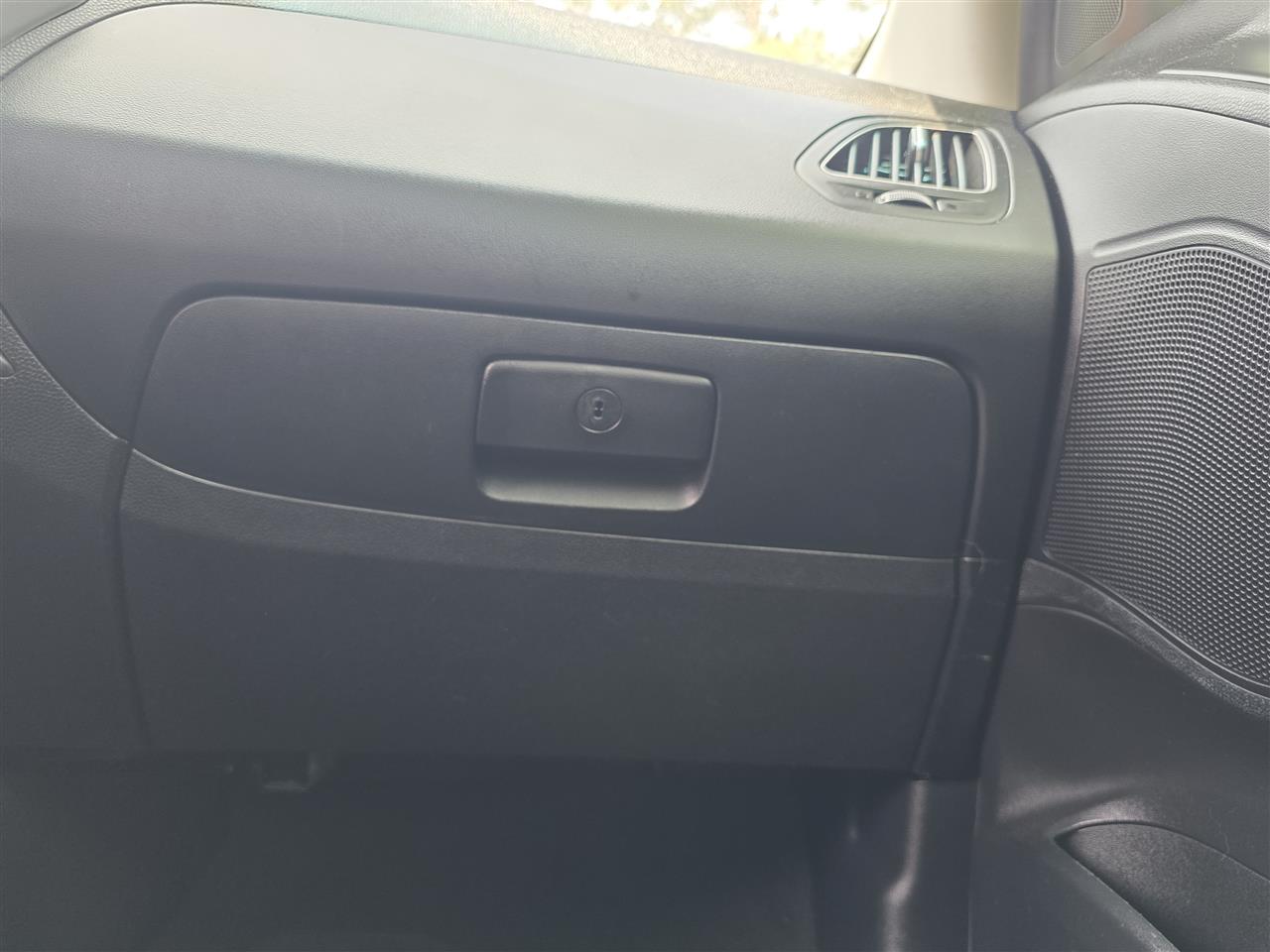 2013 Hyundai Tucson Glove Box Compartment