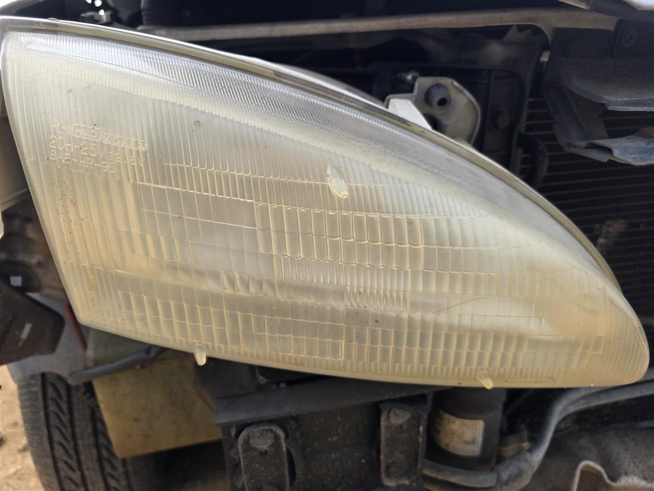 1996 1997 1998 Hyundai Elantra Passenger Side Right Headlight Headlamp Assembly