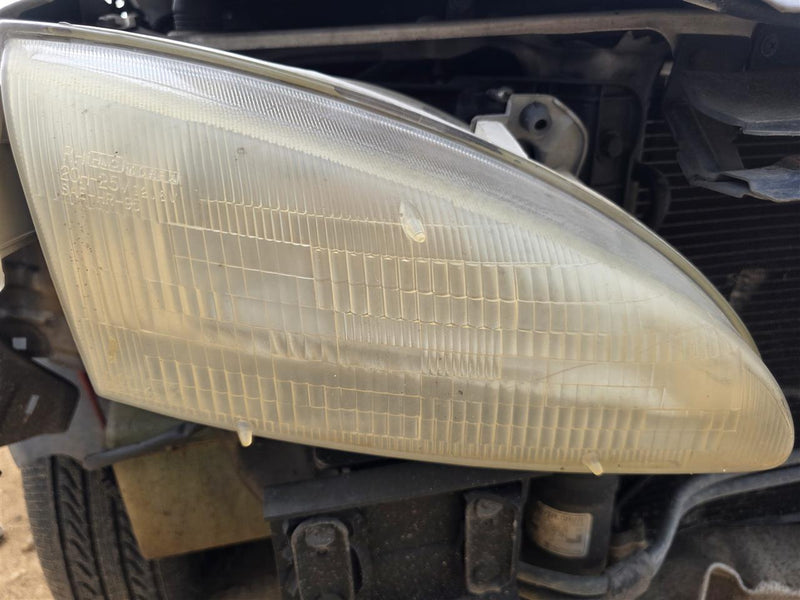 1996 1997 1998 Hyundai Elantra Passenger Side Right Headlight Headlamp Assembly