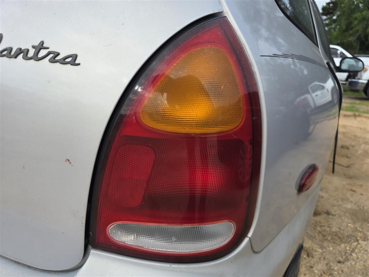 1996 1997 1998 Hyundai Elantra Passenger Side Right Tail Light Lamp Assembly quarter mounted SW