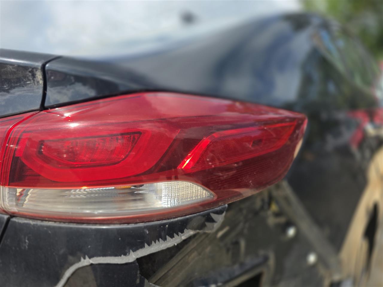 2017 2018 Hyundai Elantra Passenger Side Right Tail Light Lamp Assembly Sedan quarter panel mounted LED 2.0L R
