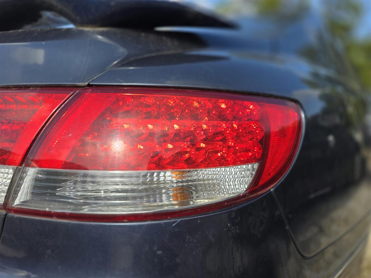 2006 2007 2008 2009 Hyundai Azera Passenger Side Right Tail Light Lamp Assembly quarter panel mounted R