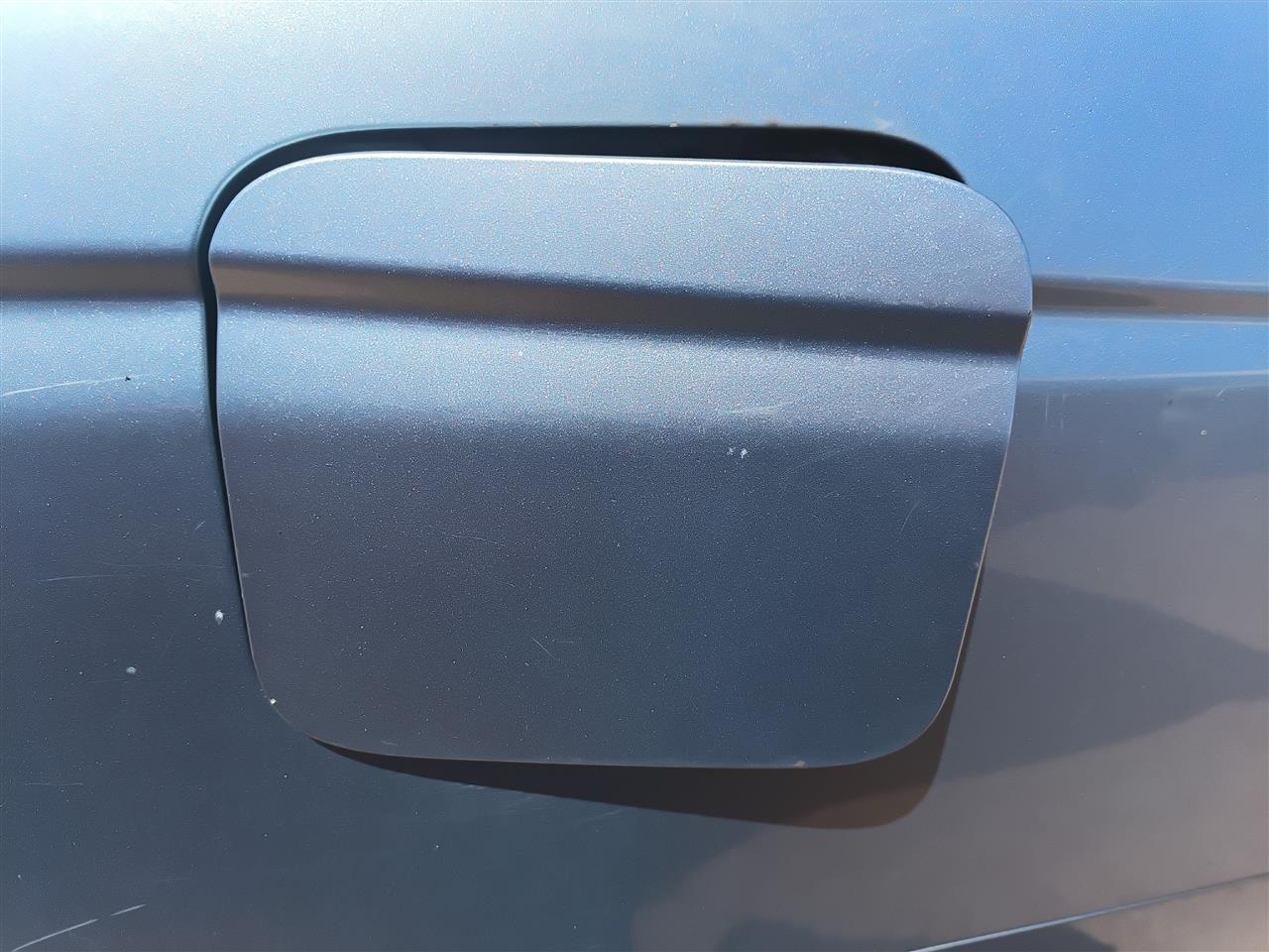 2007 KIA Fuel Filler Gas Door Lid