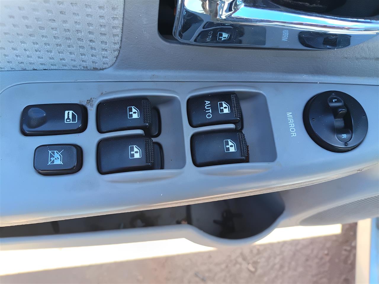 2004 thru 2009 KIA Spectra Driver Side Left Front Door Window Master Switch Driver s lock and