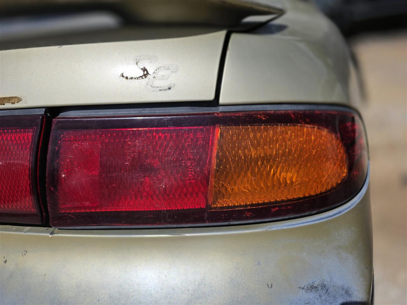 1995 1996 Nissan 240SX Passenger Side Right Tail Light Lamp Assembly quarter panel mounted