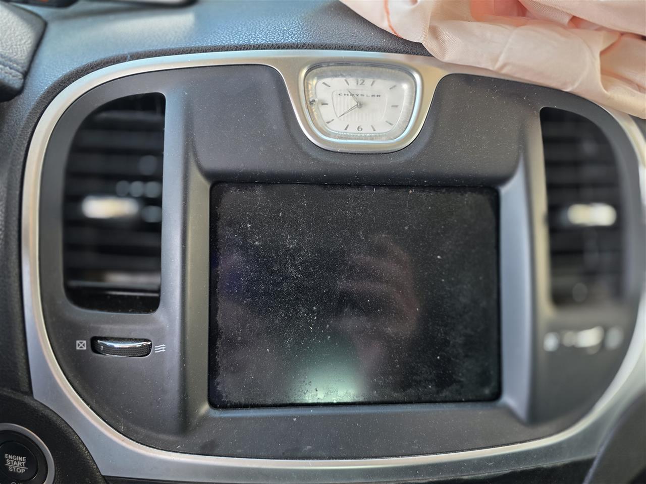 2018 2019 Chrysler 300 Radio Stereo Audio Head Unit display and receiver 8.4 touch screen Uconnect 4C