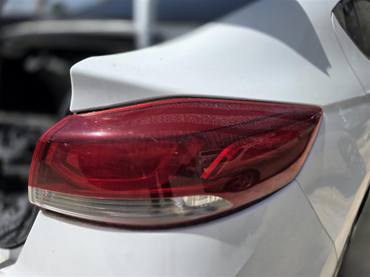 2017 2018 Hyundai Elantra Passenger Side Right Tail Light Lamp Assembly Sedan quarter panel mounted incandescent lamps