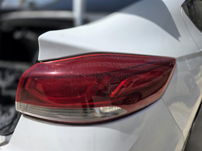 2017 2018 Hyundai Elantra Passenger Side Right Tail Light Lamp Assembly Sedan quarter panel mounted incandescent lamps