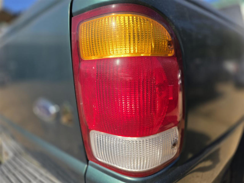 1998 1999 Ford Ranger Passenger Side Right Tail Light Lamp Assembly amber with red and white