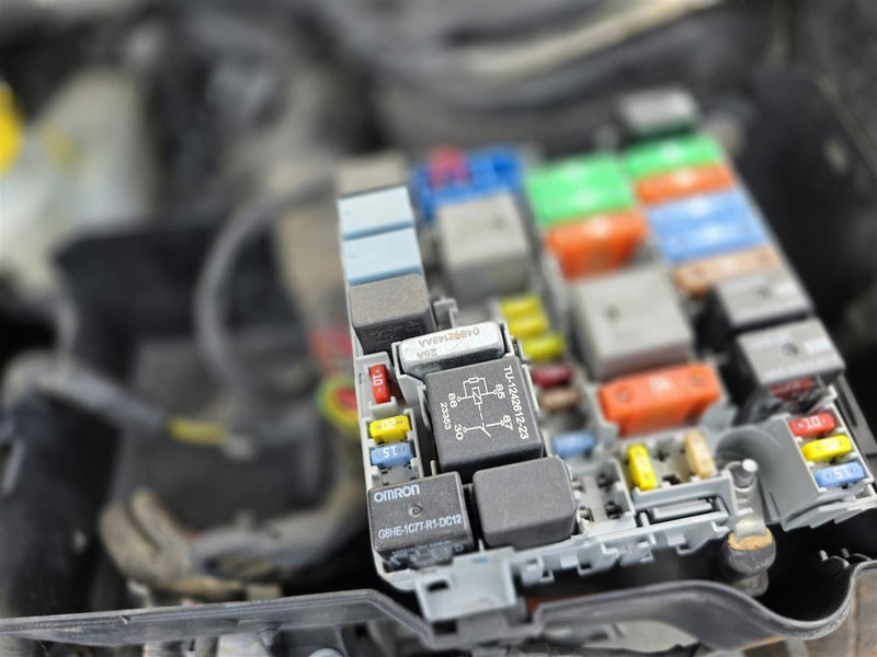 2014 Dodge Dart Engine Bay Fuse Box Relay Panel compartment 2.4L