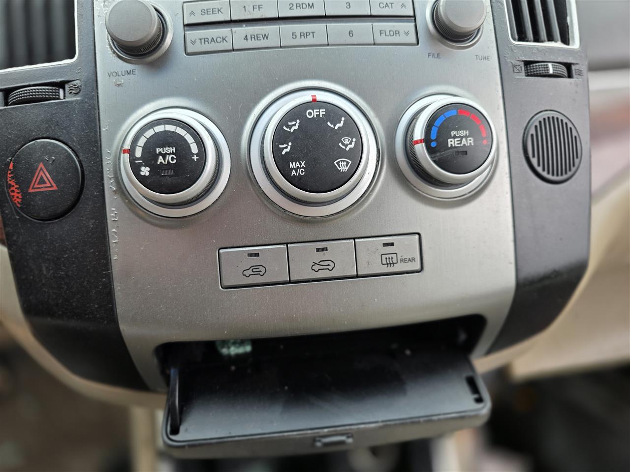 2007 thru 2012 Hyundai Veracruz AC Heater Temperature Climate Control Unit dash mounted 3 knobs opt 9721A2
