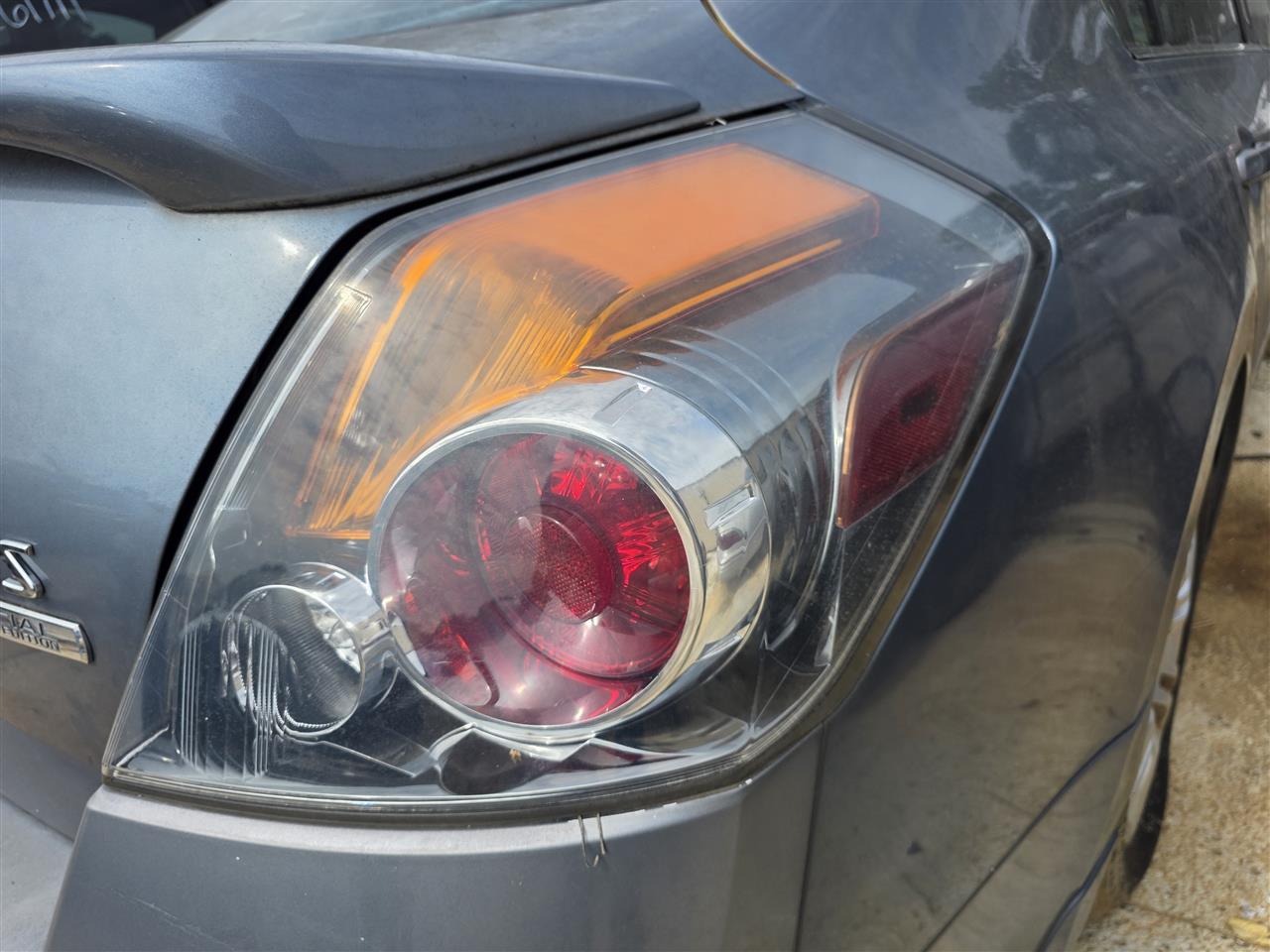 2010 2011 2012 Nissan Altima Passenger Side Right Tail Light Lamp Assembly quarter panel mounted Sdn R