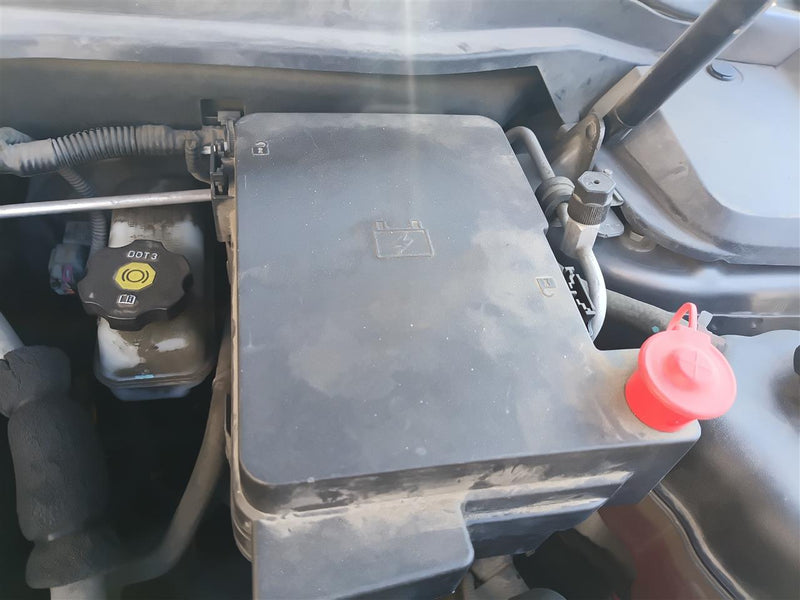2012 Chevrolet Equinox, GMC Terrain Engine Bay Fuse Box Relay Panel 2.4L