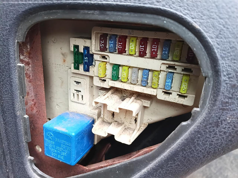 1999 Dodge 1500 Cabin Interior Fuse Box Relay Panel