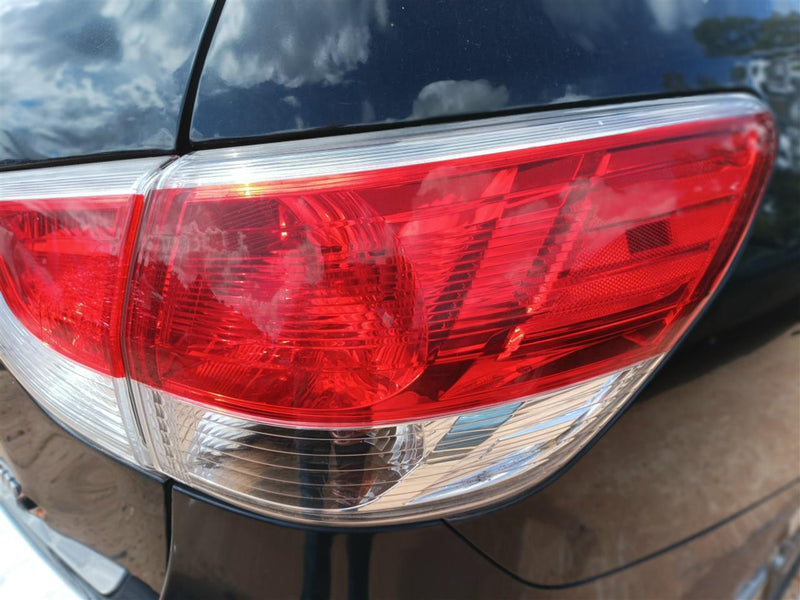 2013 2014 2015 2016 Nissan Pathfinder Passenger Side Right Tail Light Lamp Assembly quarter panel mounted R