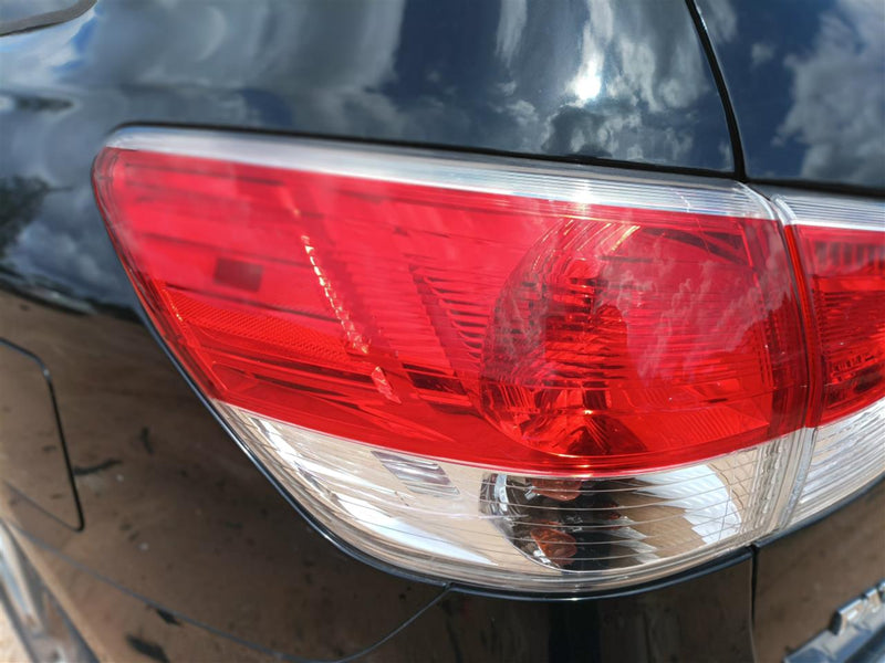 2013 2014 2015 2016 Nissan Pathfinder Driver Side Left Tail Light Lamp Assembly quarter panel mounted L