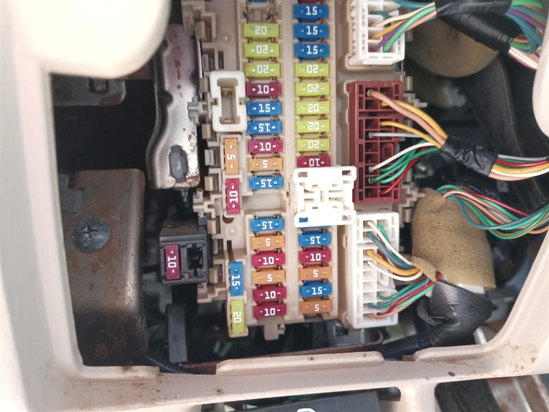 2014 Nissan Pathfinder Cabin Interior Fuse Box Relay Panel