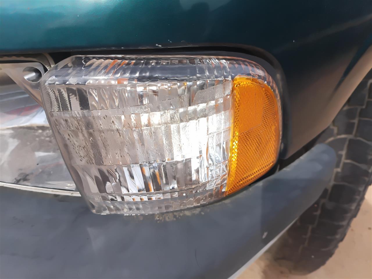 Used OEM Driver Side Left Front Lamp from 1998 Dodge 1500