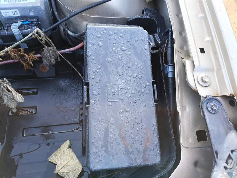Used OEM Engine Bay Fuse Box Relay Panel from 2007 Saturn Aura