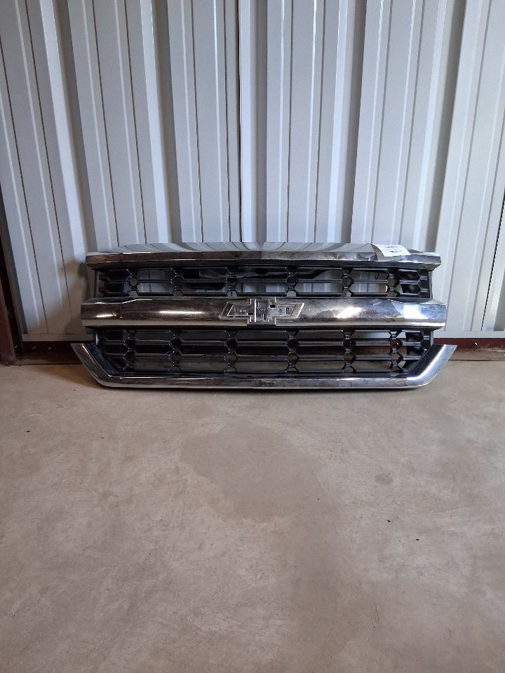Used OEM Grille from 2018 Chevrolet Silverado 1500
