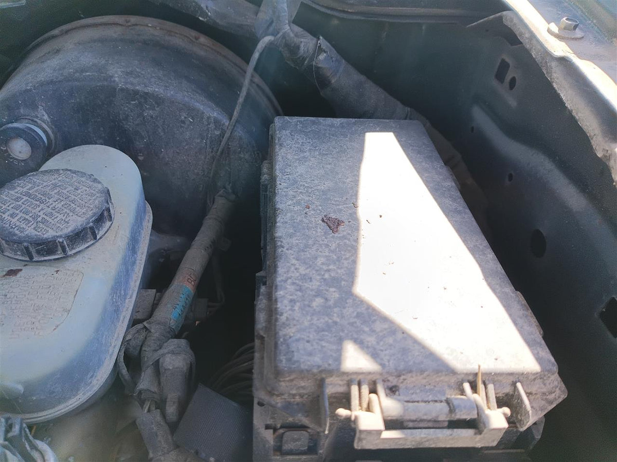Used OEM Engine Bay Fuse Box Relay Panel from 2002 Ford F150