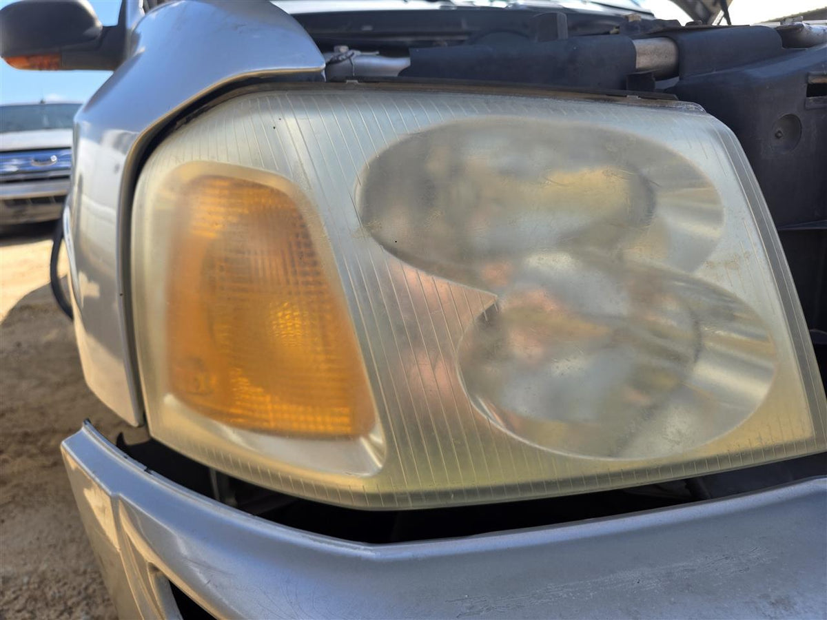 Used OEM Passenger Side Right Headlight Headlamp Assembly from 2004 GMC Envoy XUV