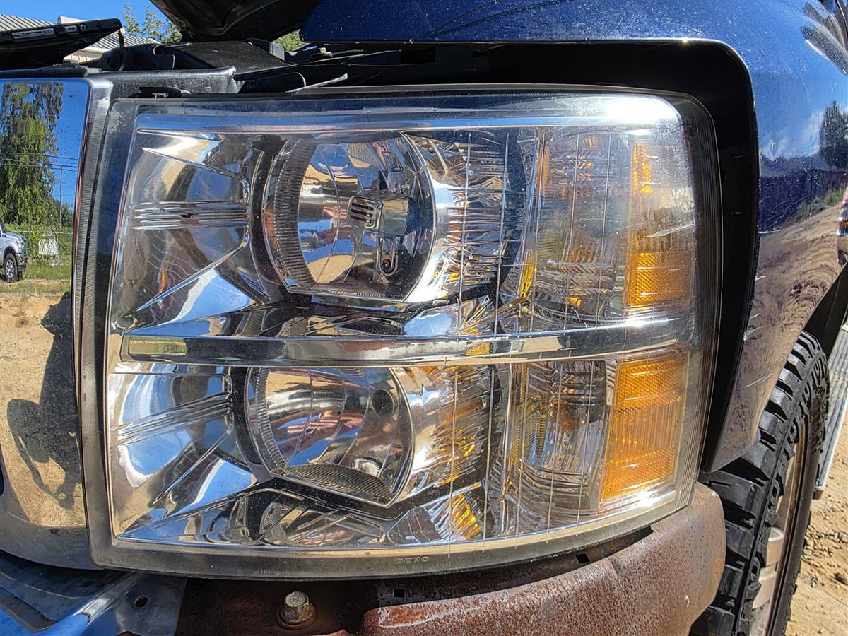Used OEM Driver Side Left Headlight Headlamp Assembly from 2007 Chevrolet Silverado 1500