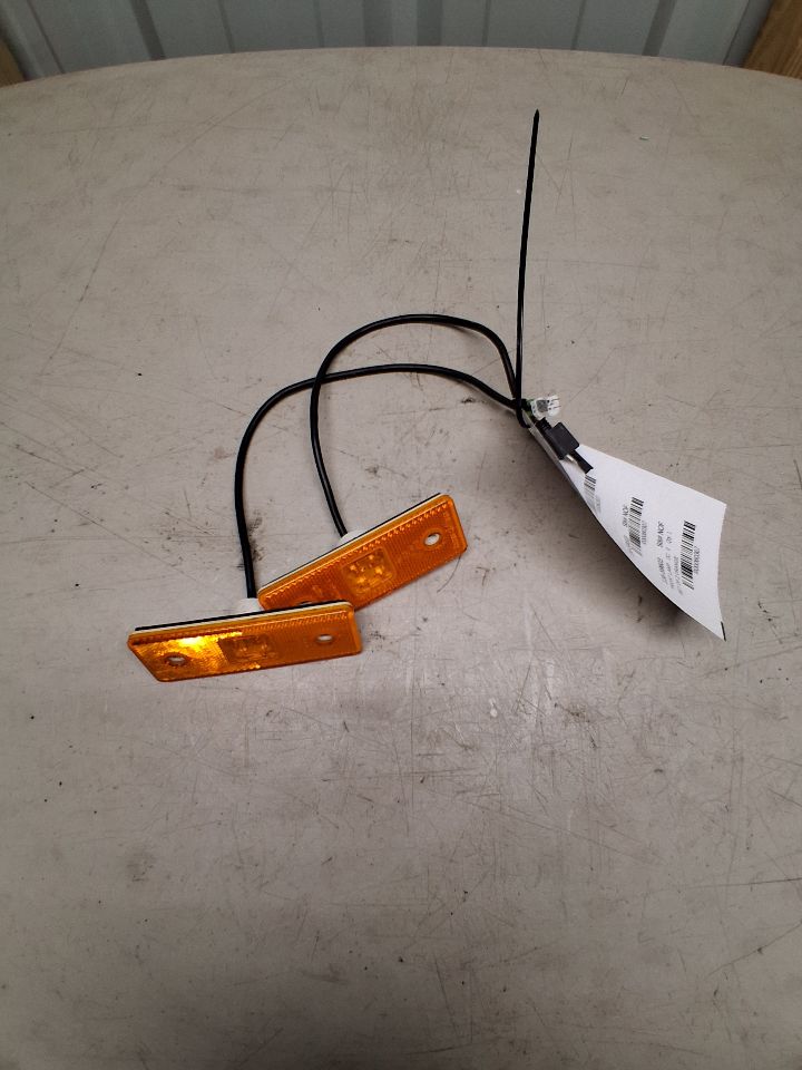 Mercedes amber side marker lamps - photo 1