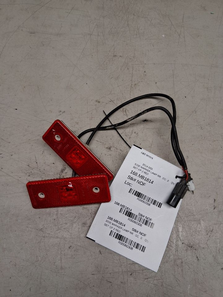 Mercedes red side marker lamps - photo 1