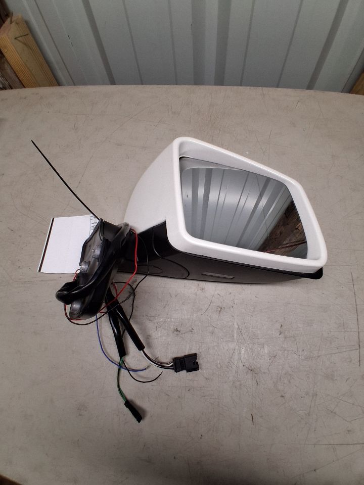 Mercedes right-side power door mirror with white upper cover and black housing - photo 1