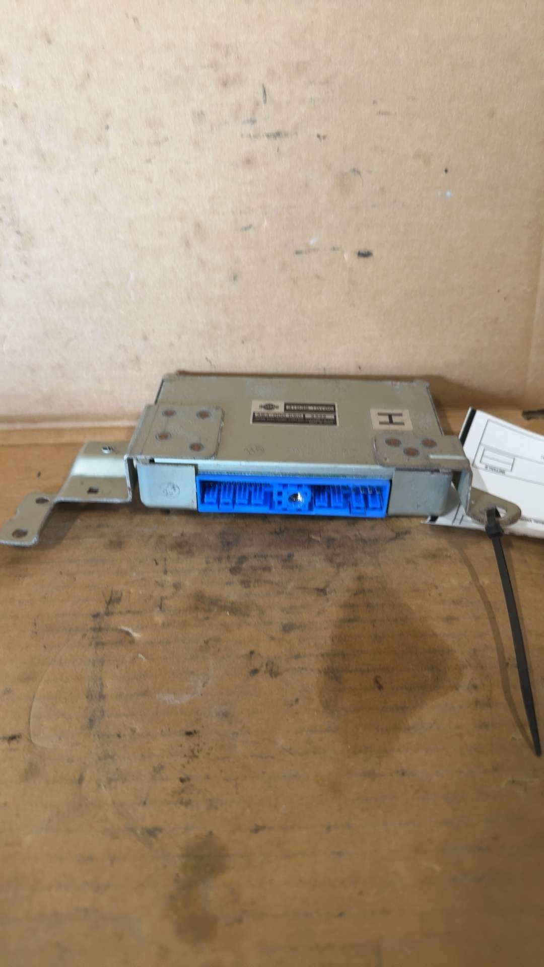 1993 1994 Infiniti J30 Chassis Cont MOD Transmission LH kick panel