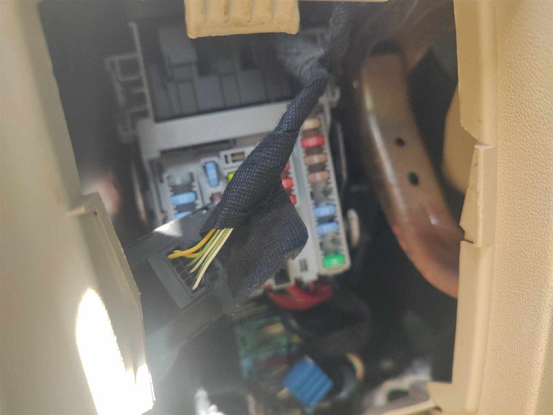 2011 Buick Lacrosse Cabin Interior Fuse Box Relay Panel