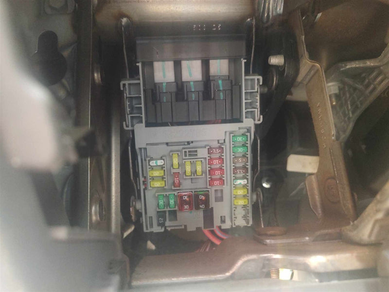 2013 Buick Verano Cabin Interior Fuse Box Relay Panel
