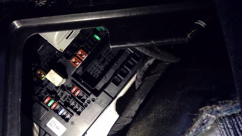 2015 Cadillac XTS Cabin Interior Fuse Box Relay Panel