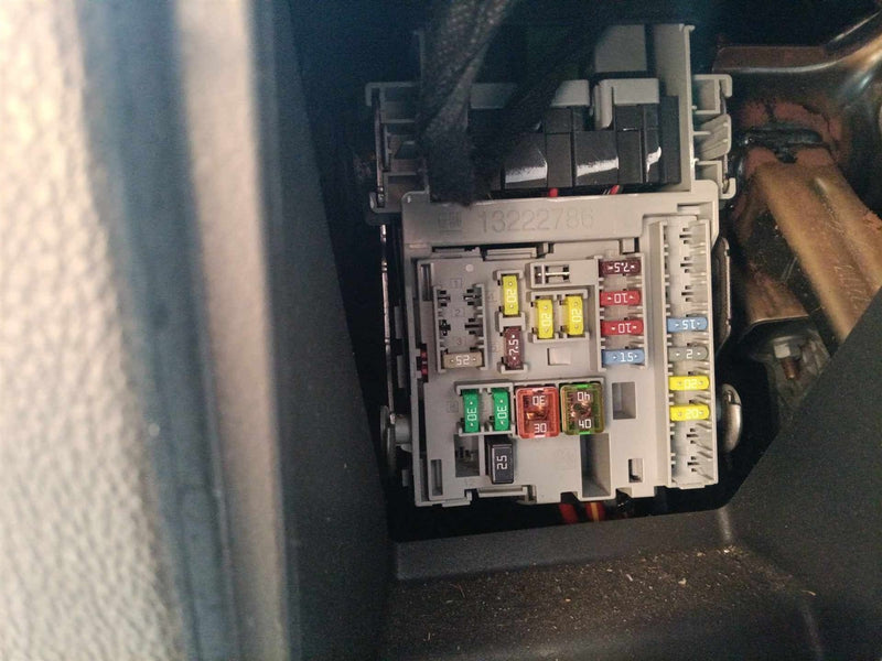 2012 Chevrolet Cruze Cabin Interior Fuse Box Relay Panel