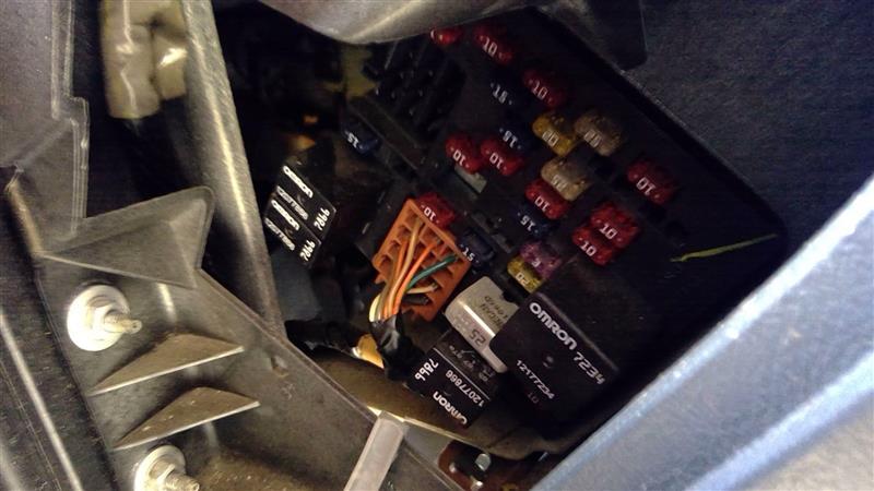 2001 Chevrolet Silverado 1500 Cabin Interior Fuse Box Relay Panel