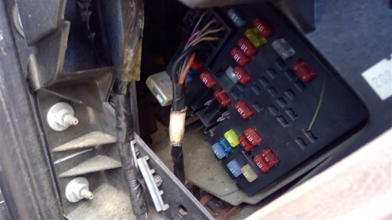 2003 Chevrolet Silverado 1500 Cabin Interior Fuse Box Relay Panel