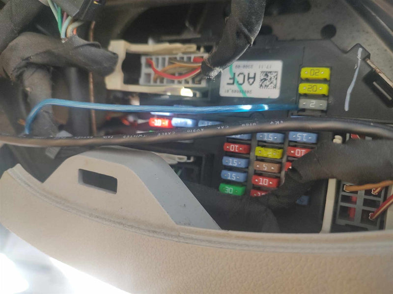 2011 Chevrolet Silverado 1500 Cabin Interior Fuse Box Relay Panel