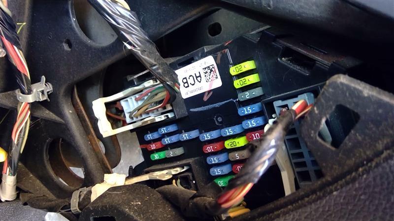 2010 Chevrolet Avalanche 1500 Cabin Interior Fuse Box Relay Panel