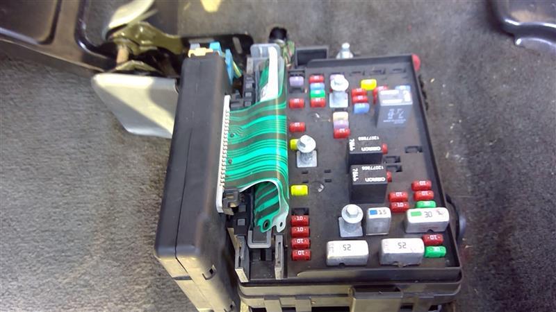 2004 Chevrolet Trailblazer Cabin Interior Fuse Box Relay Panel