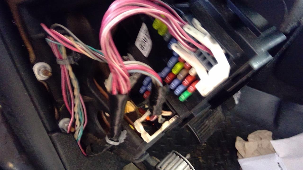 2010 Chevrolet Tahoe Cabin Interior Fuse Box Relay Panel