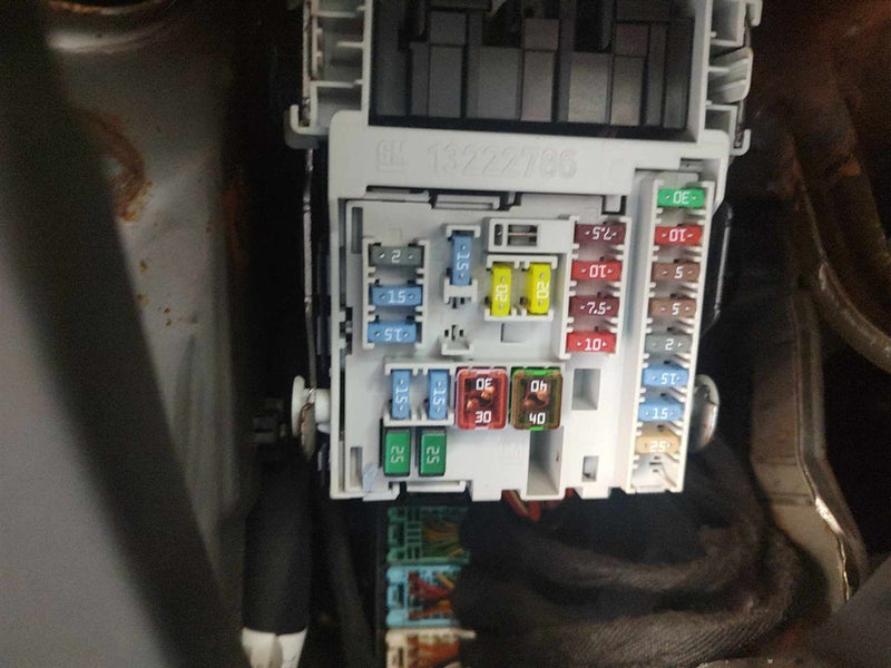 2015 Chevrolet Malibu Cabin Interior Fuse Box Relay Panel