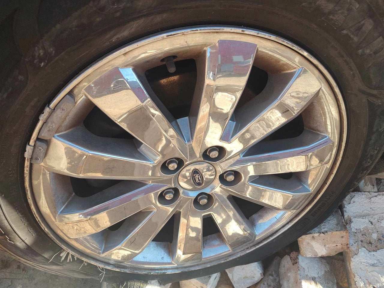 Donor vehicle 2010 Ford Edge (Stock #251056)
