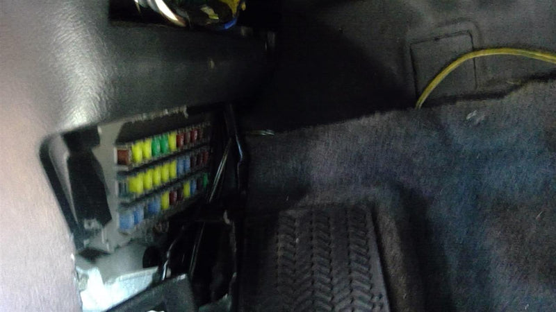 2004 Acura TL Cabin Interior Fuse Box Relay Panel
